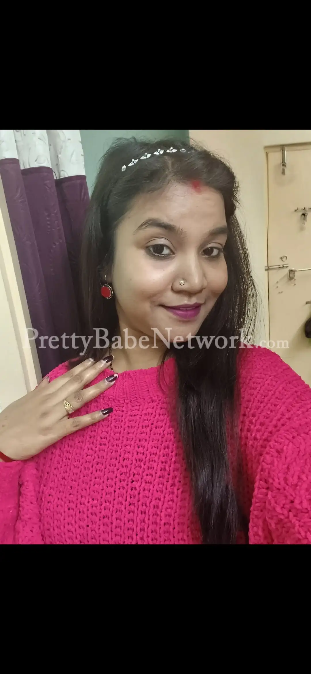 Momita—Bengali Housewife Escort in Noida Sector 22 for Private Sex